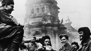 Soldados del Ejército Rojo celebran la victoria sobre Hitler en Berlín.