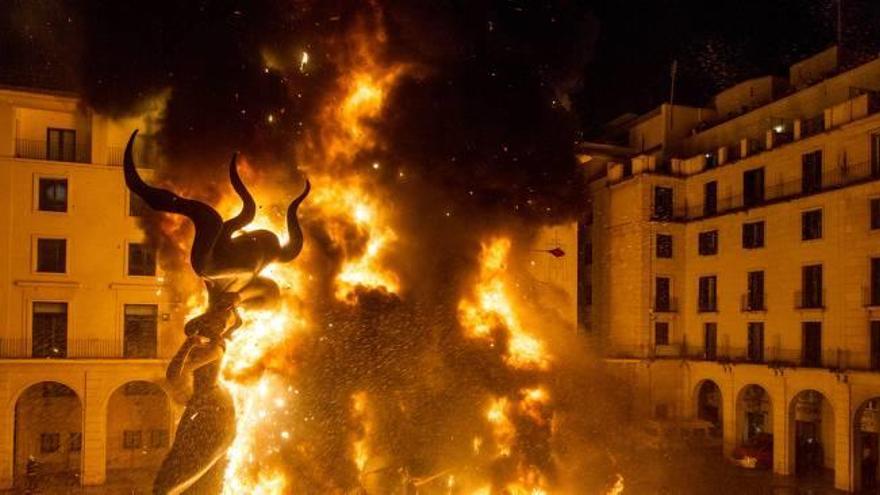 El día de la cremà de Alicante cae en domingo el próximo año.