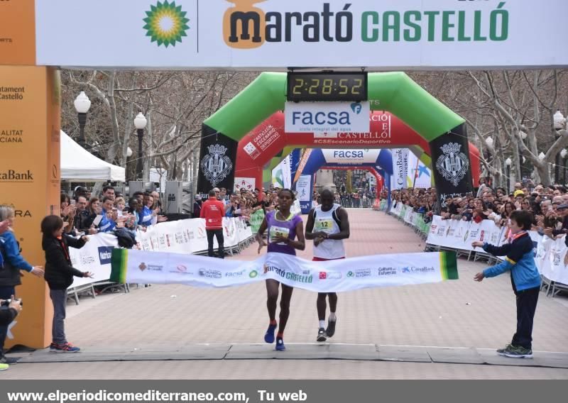 Atletas en el IX Marató BP de Castellón