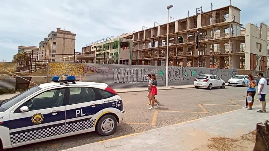 El hotel de Arenales del Sol en Elche cumple cuatro años con las obras paralizadas y sin un futuro claro