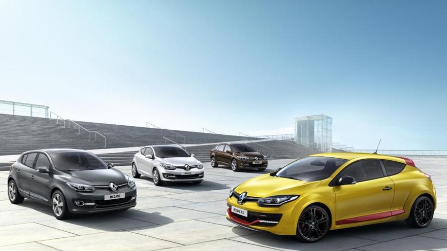 El nuevo código estético de Renault es perceptible sobre todo en el frontal. Lo estrenó el Renault Clio; lo hemos visto también en el exitoso Captur; y ahora llega a toda la gama Mégane