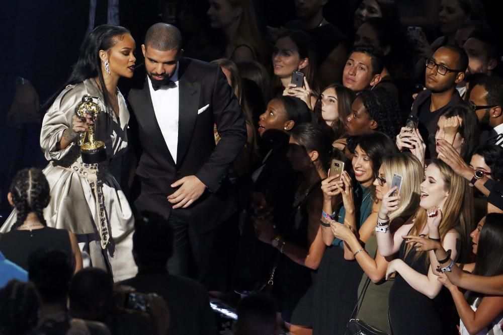 Drake y Rihanna dan muestras de su complicidad.