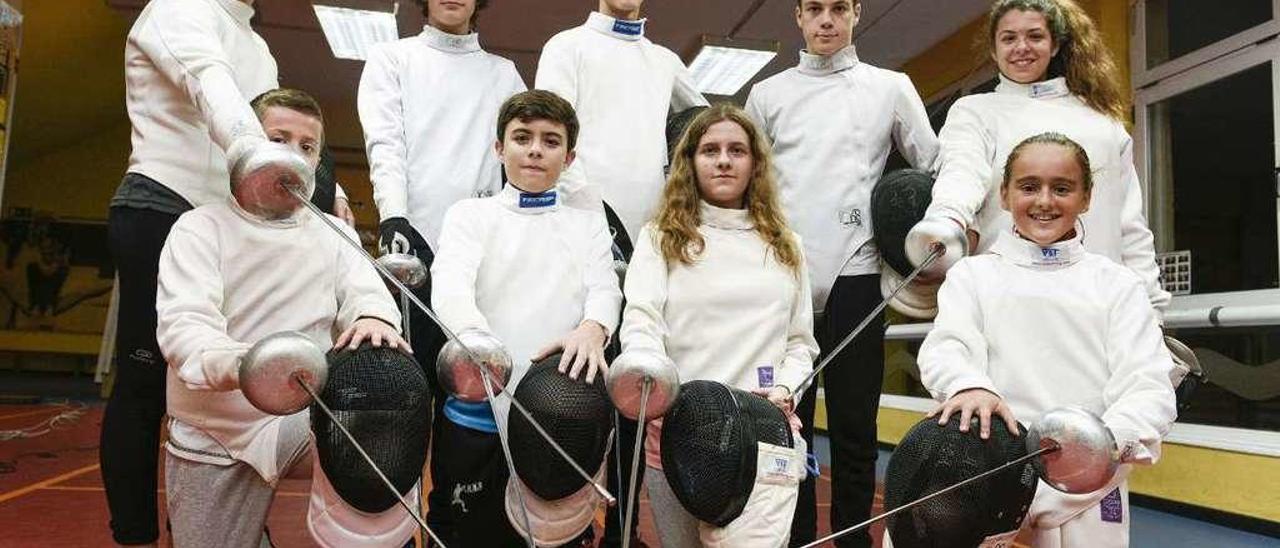 Varios miembros de la Sala de Armas de Oviedo, durante un entrenamiento en las instalaciones del Cristo.