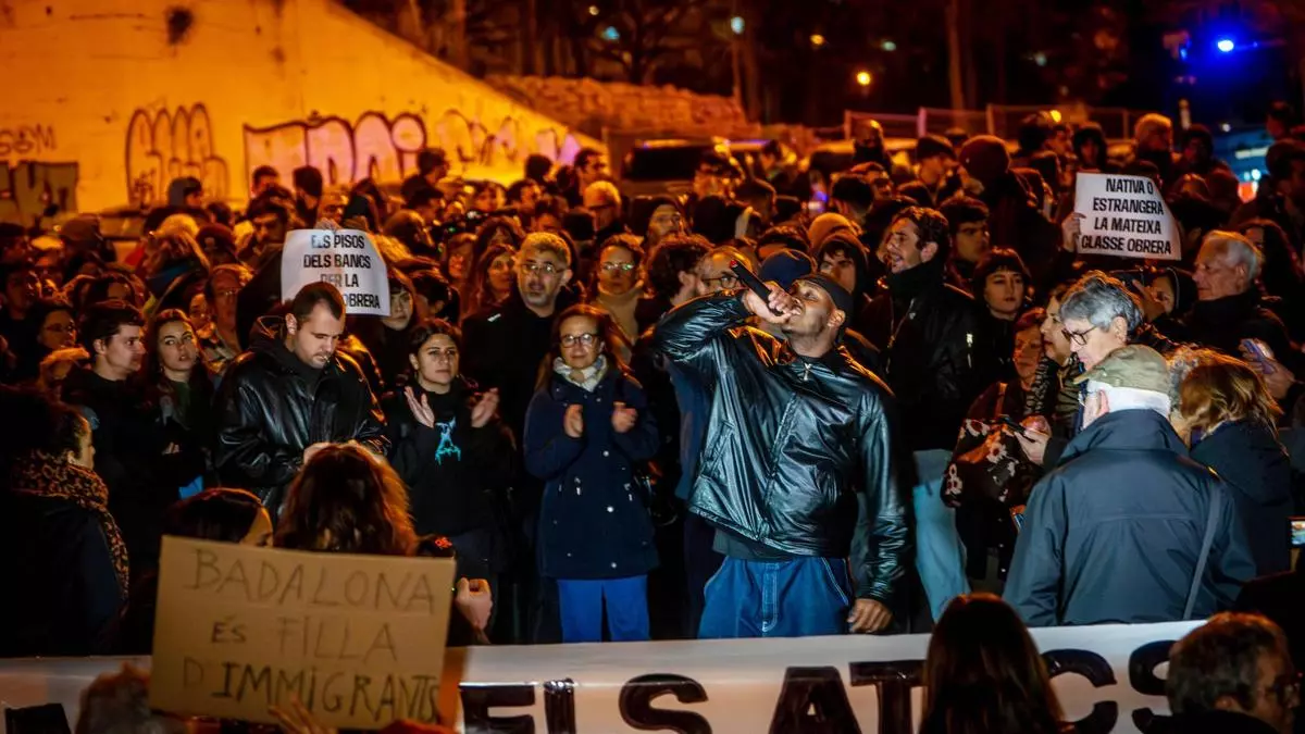 El desalojo del B9 enfrenta a vecinos en Badalona: la defensa de los migrantes choca con el "llévatelos a tu casa"