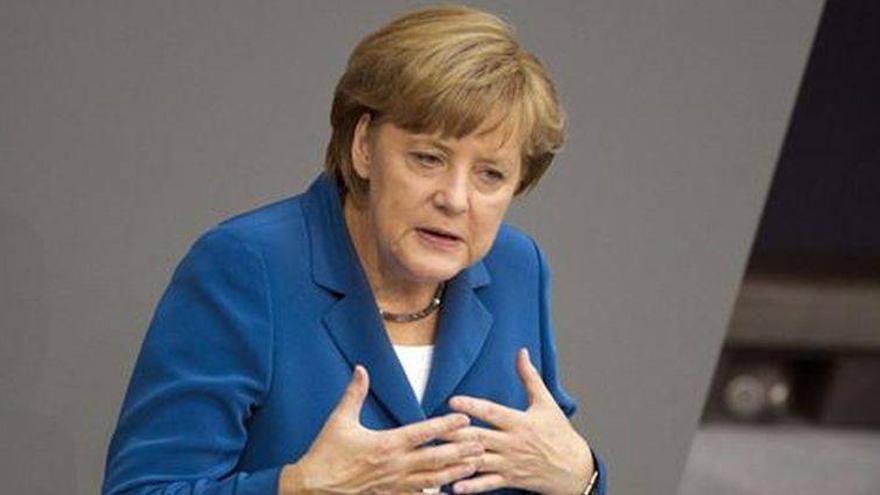 Merkel dice que no existe una solución &quot;fácil&quot; a la crisis de deuda