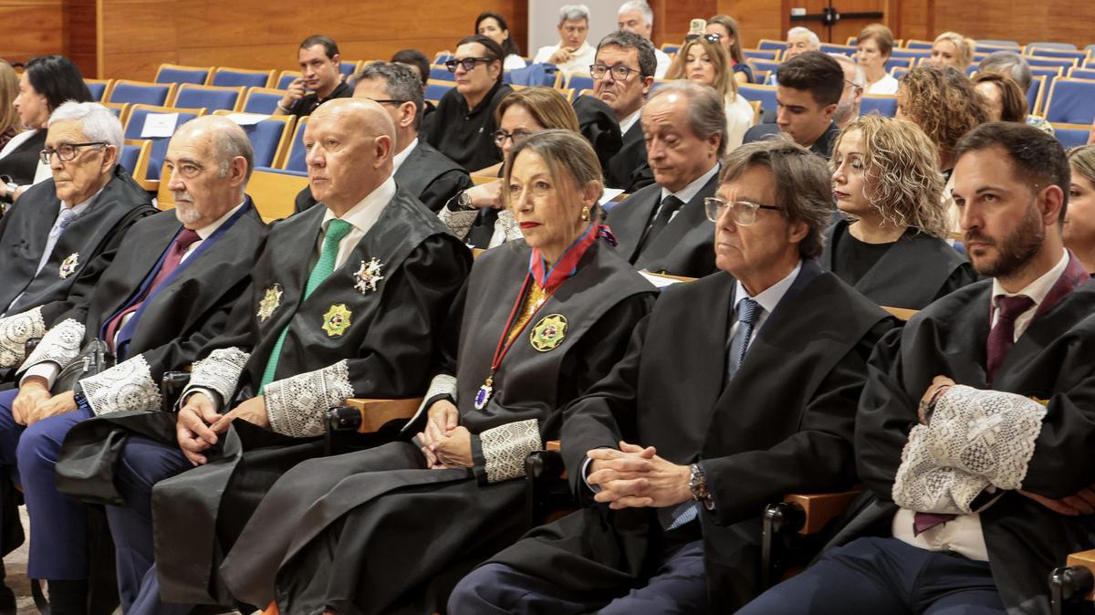 Acto de imposición de Togas y Juramento o Promesa de las colegiadas y colegiados incorporados en el último año al Ilustre Colegio Oficial de Procuradores de Alicante