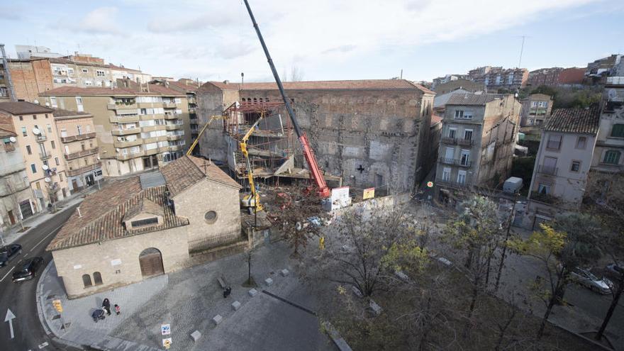 Un dels moments de les obres dels nous accessos al Museu. En primer terme, la capella del Rapte.