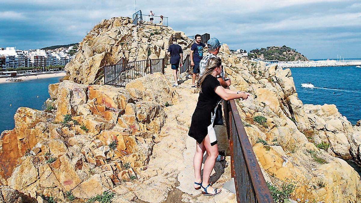 Sa Palomera a Blanes, la formació rocosa que marca la orta d'entrada a la Costa Brava.