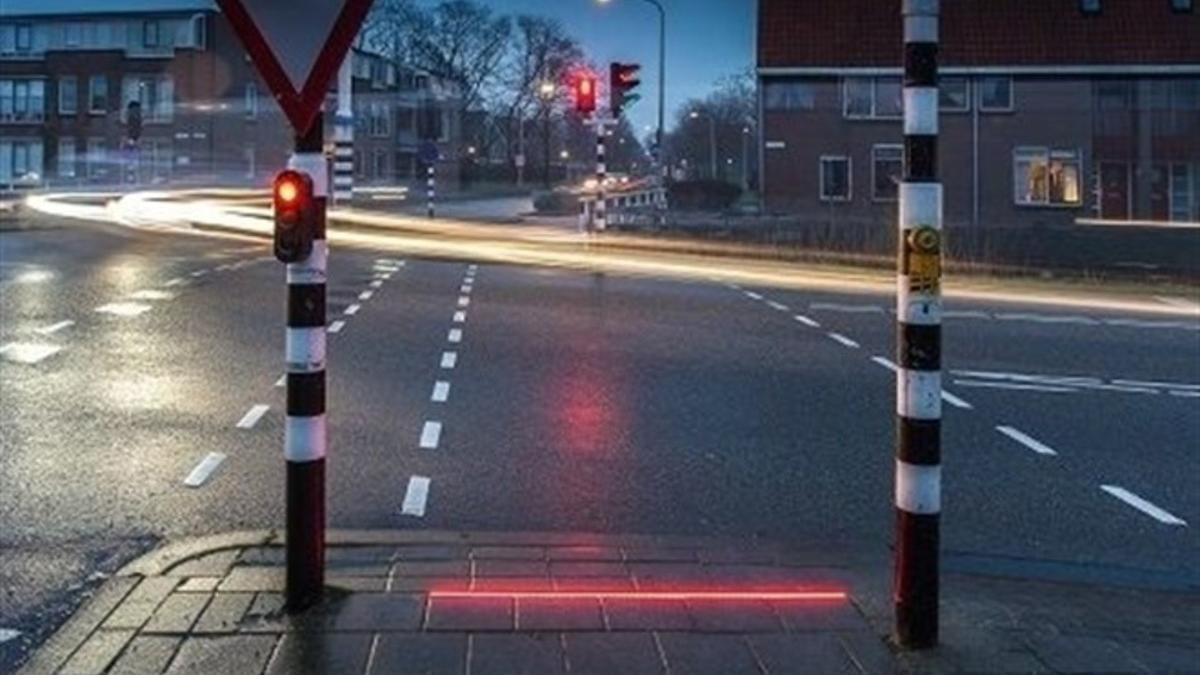 Semáforo a ras de suelo en Bodegraven, Holanda.