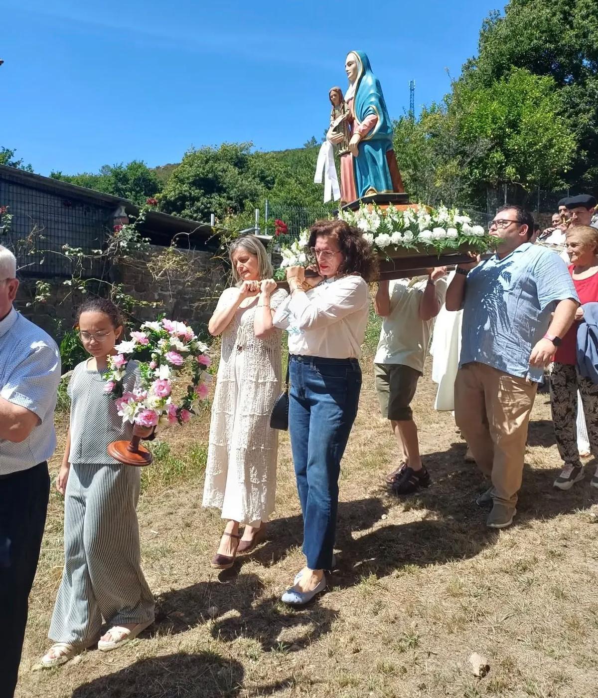 Lucía Calvo, en la procesión de Santa Ana, en Lampai.