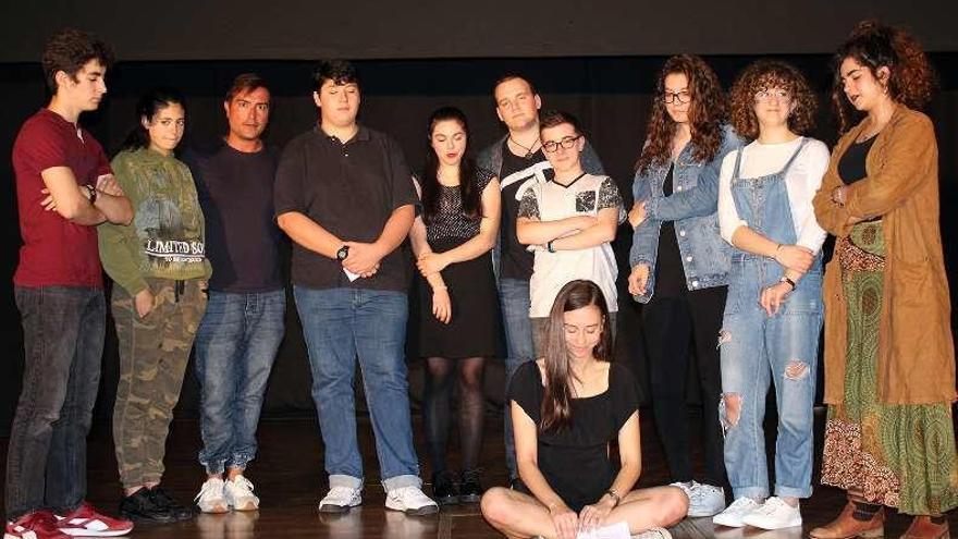 Colegios, institutos y otras entidades, en el XX certamen de teatro escolar