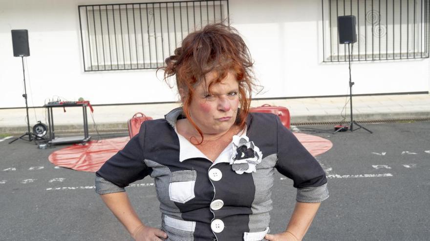 Natalia Outeiro 'Pajarito' gaña o premio de teatro Maruxa Villanueva de Padrón