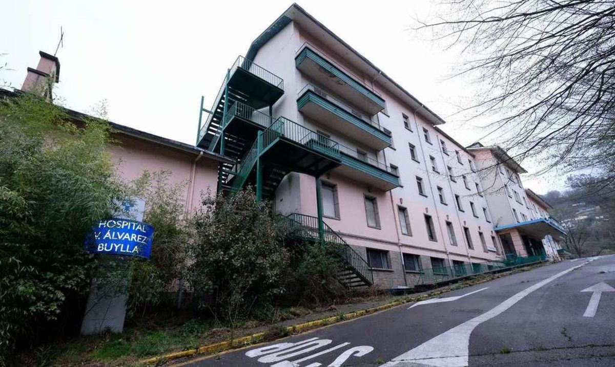 El viejo hospital de Mieres saldrá a subasta para poder tener un nuevo uso