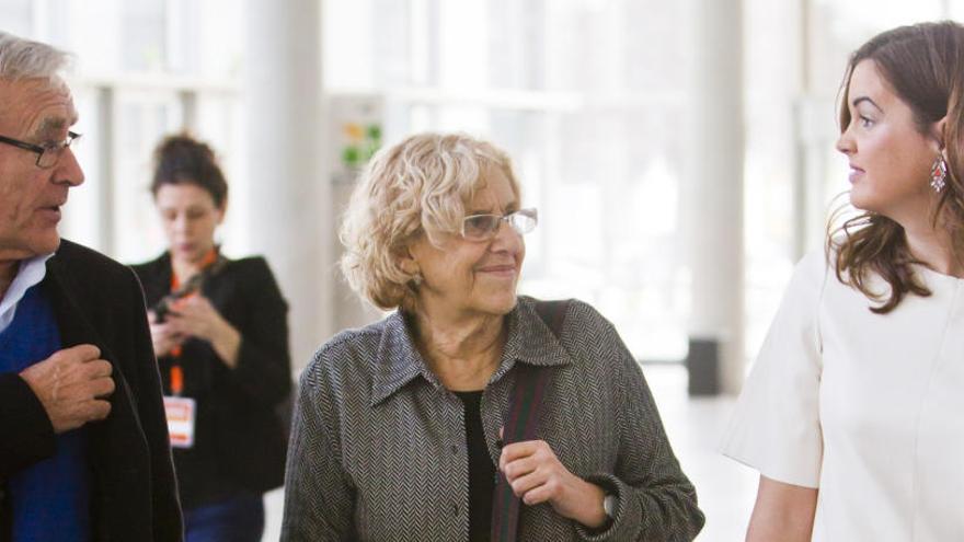 Joan Ribó, Manuela Carmena y Sandra Gómez, ayer en el Palau de Congressos.