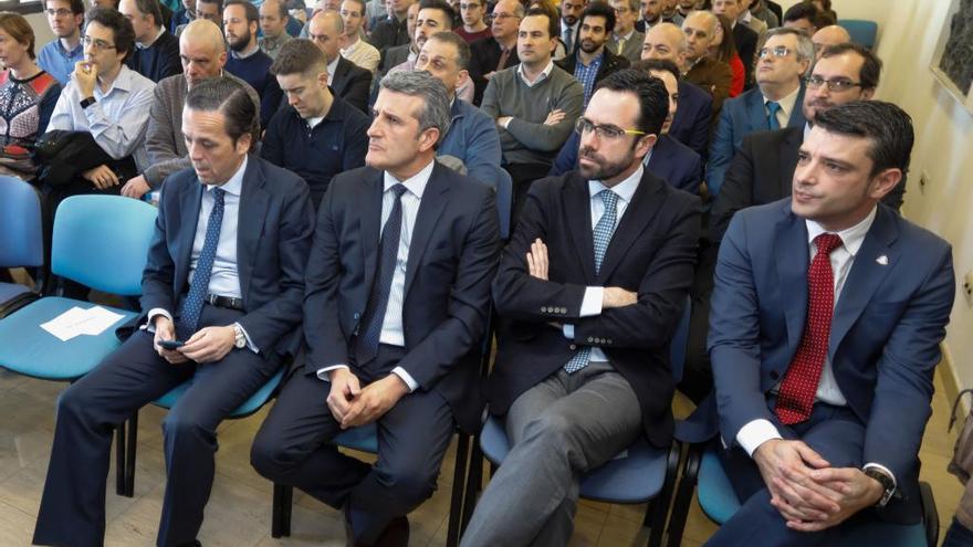 Juan Carlos Campo, en primera fila a la derecha, durante la conferencia impartida este mediodía en la sede de Femetal.