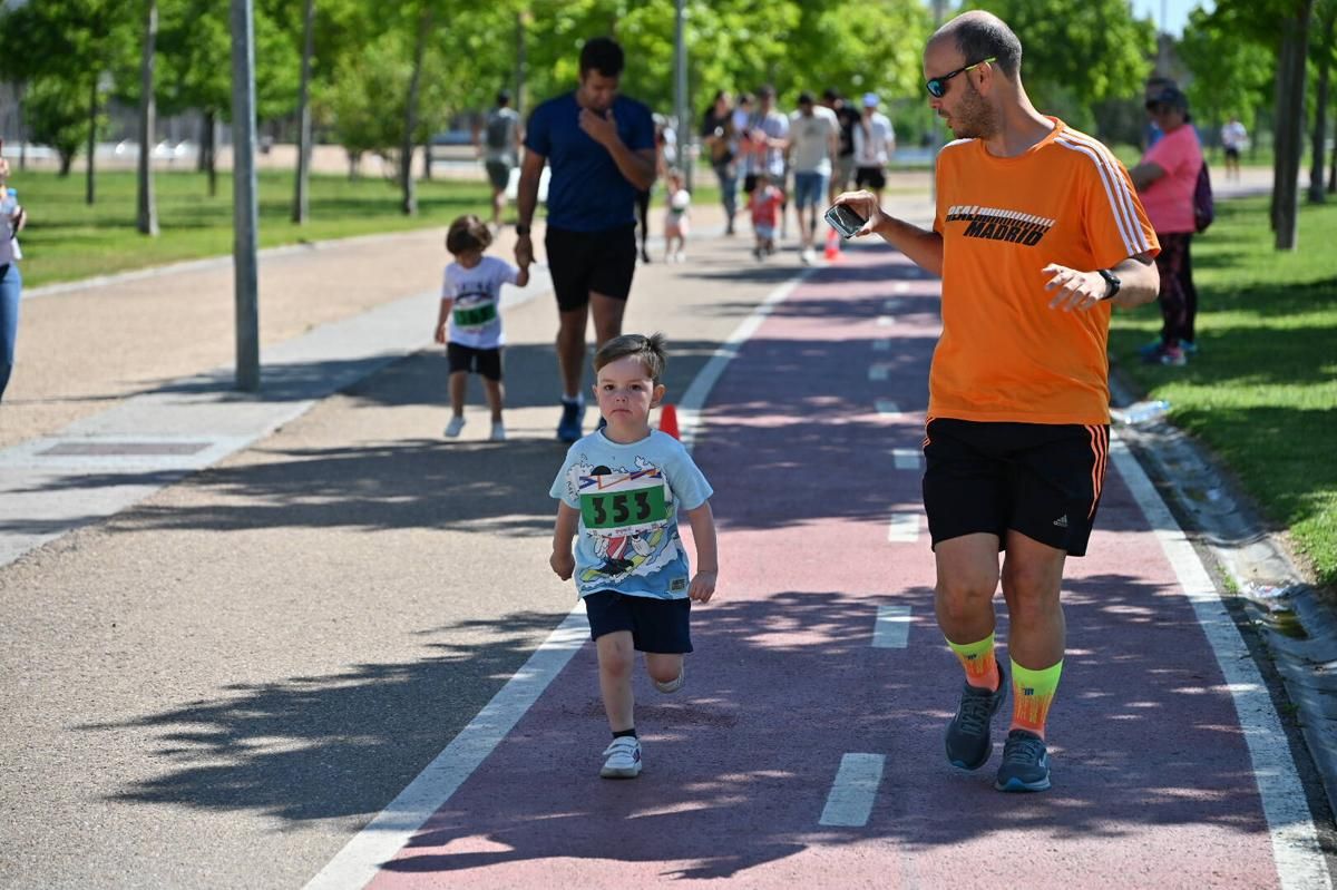 Fotogalería | El Colegio de Médicos de Badajoz echa a correr: "Menos pastillas y más zapatillas"