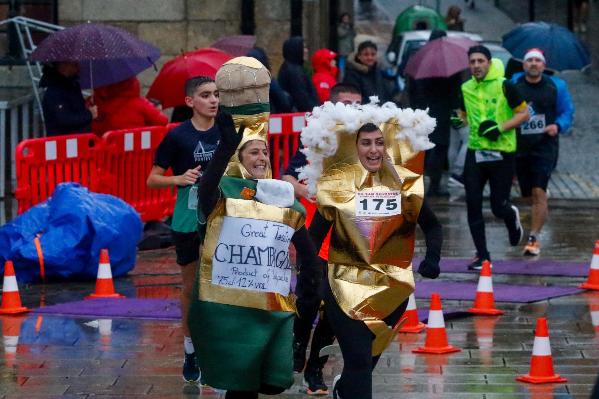 Más de 200 valientes hacen posible la recuperación de la San Silvestre de Cambados