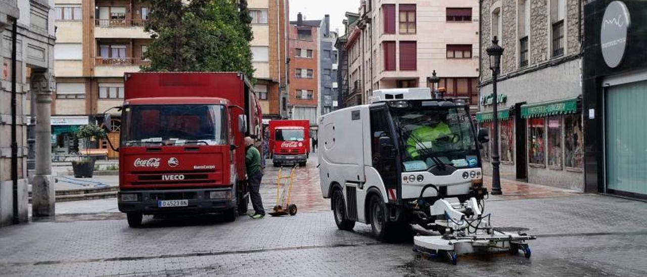 Comienza el plan de choque para limpiar en 3 meses las principales calles  del casco urbano de Langreo - La Nueva España