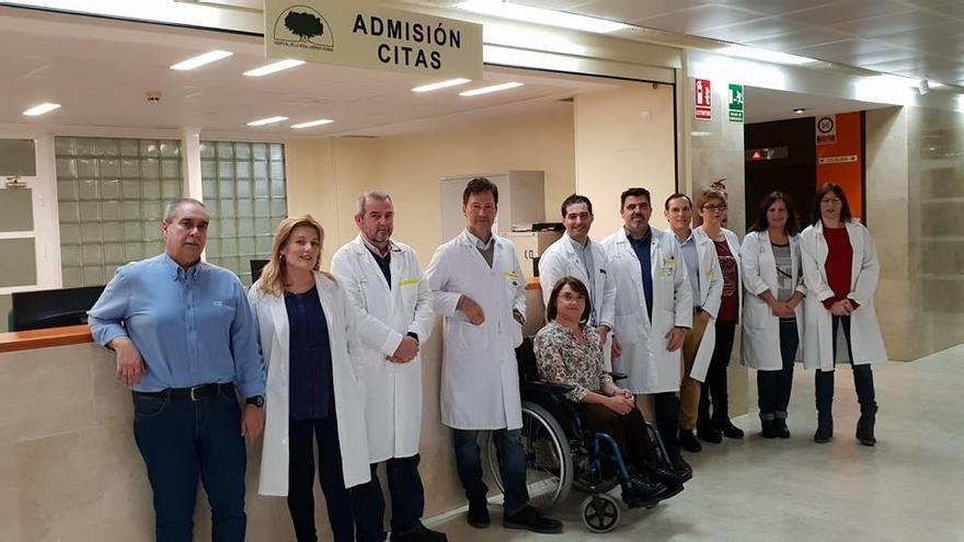 La dirección del hospital de la Vega Lorenzo Guirao de Cieza posa junto al nuevo mostrador que centraliza todas las admisiones.