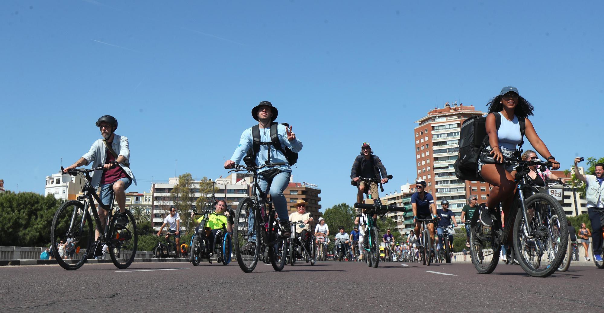 Búscate en la València Bike Parade