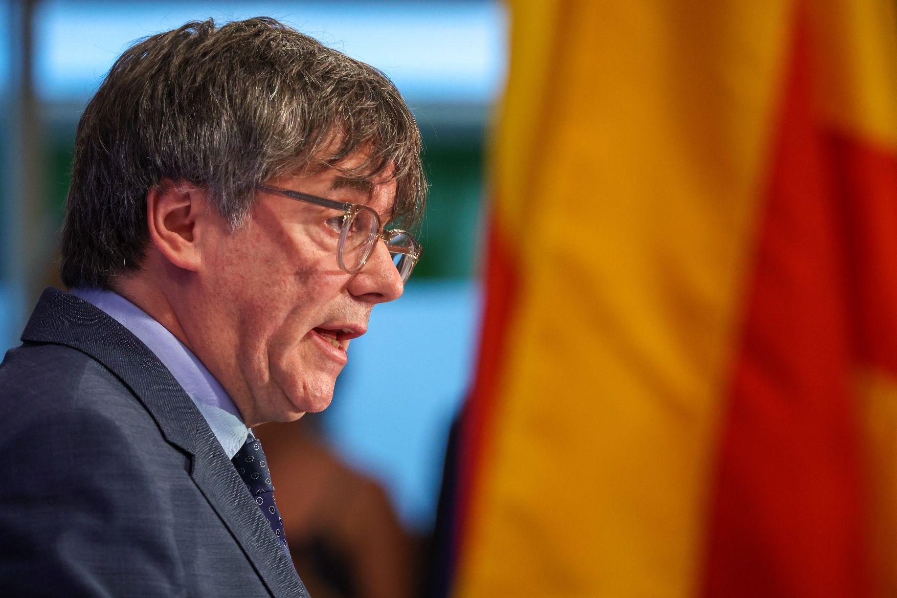 La roda de premsa on Puigdemont ha fixat les condicions de Junts per a la investidura de Sánchez, en fotos