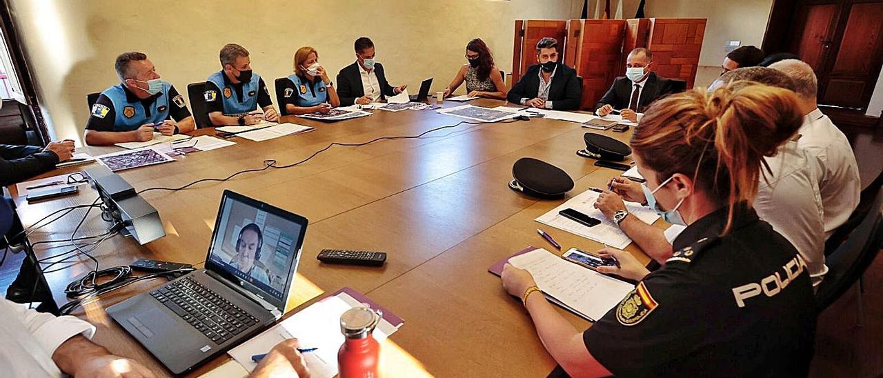 Un momento de la reunión interadministrativa celebrada el jueves ante los botellones masivos.