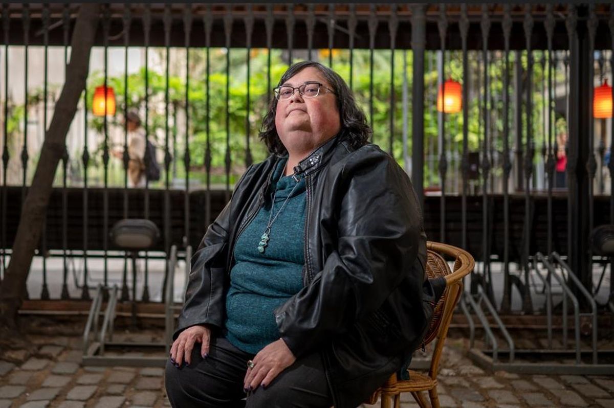 Joan Donovan, socióloga estadounidense experta en desinformación, extremismo en lí­nea y manipulación.