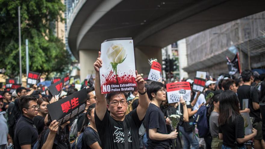 Hong Kong sale a la calle para pedir la retirada de la ley de extradición