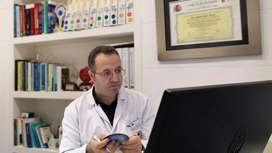 El Dr. Ahmad Zaben ofereix un consultori de salut ocular a Facebook