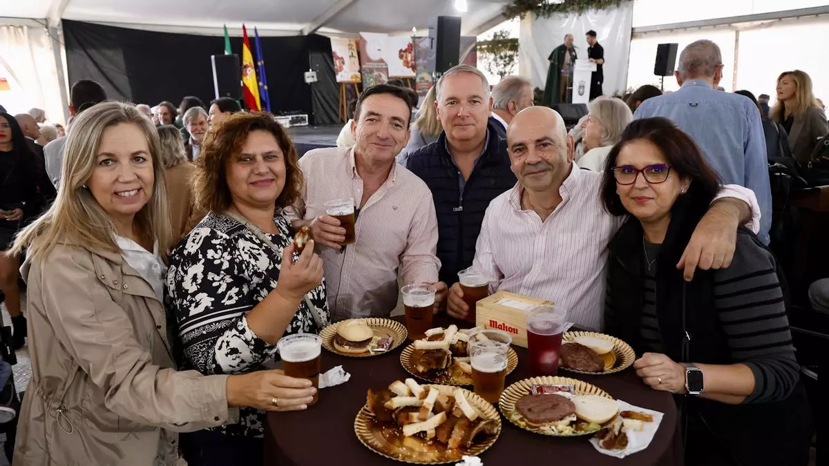 La Feria del Lechón de Cardeña reivindica la calidad del producto y lanza un guiño a la RAE