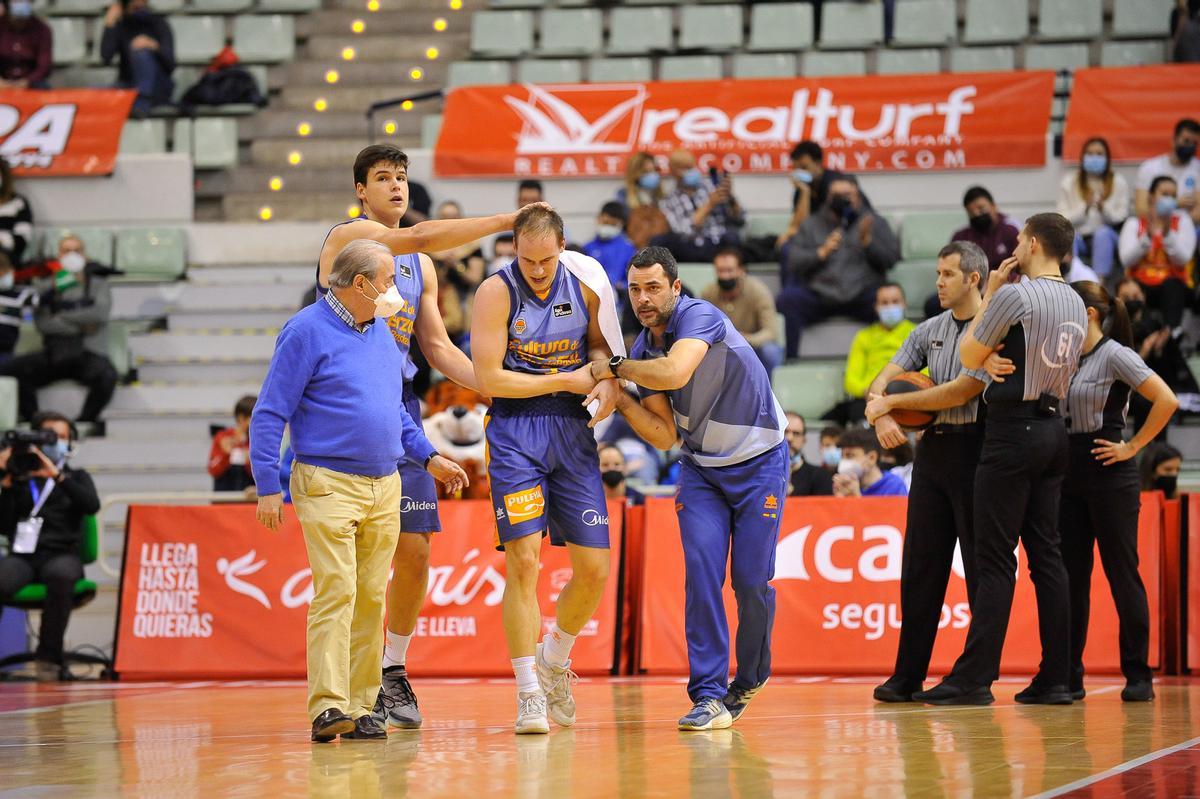 Klemen Prepelic, tras producirse la lesión en Murcia.