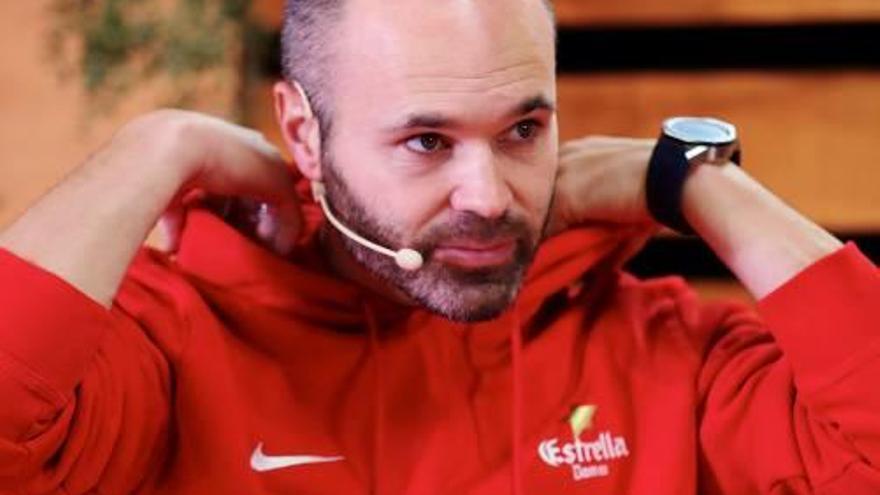 Andrés Iniesta va fer un acte amb aficionats ahir a Barcelona.