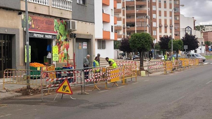 AMPLÍAN la acera DE la AVENIDA LÓPEZ DE AYALA