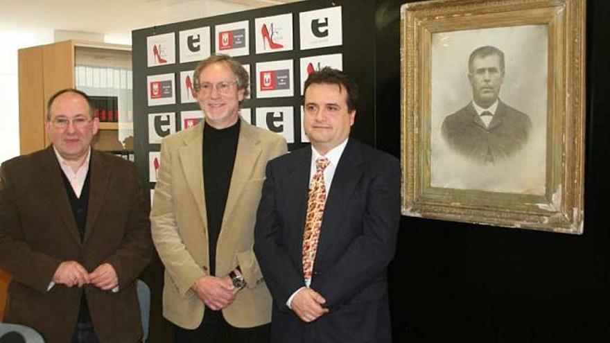 El Museo de Elda recibe la foto de Blas Amat