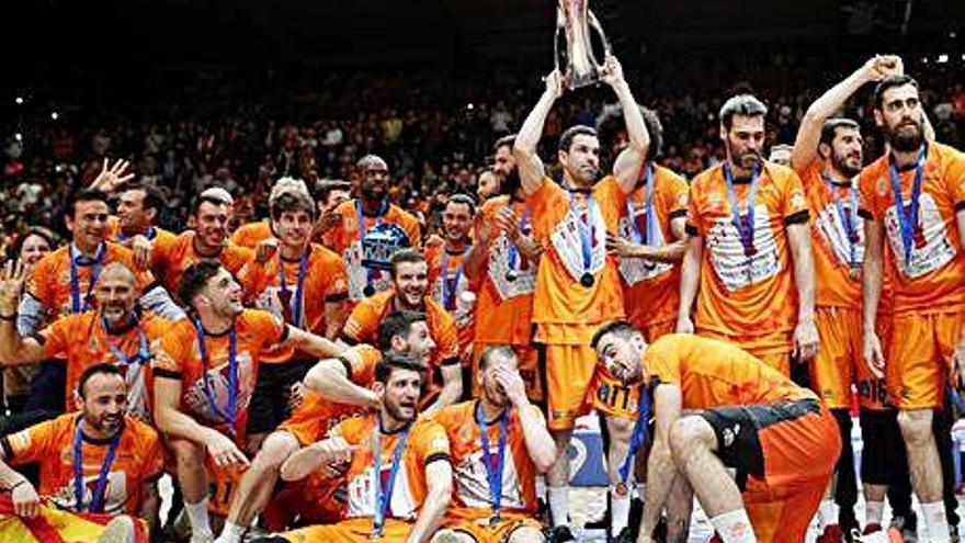 El Valencia Basket celebra el título europeo.