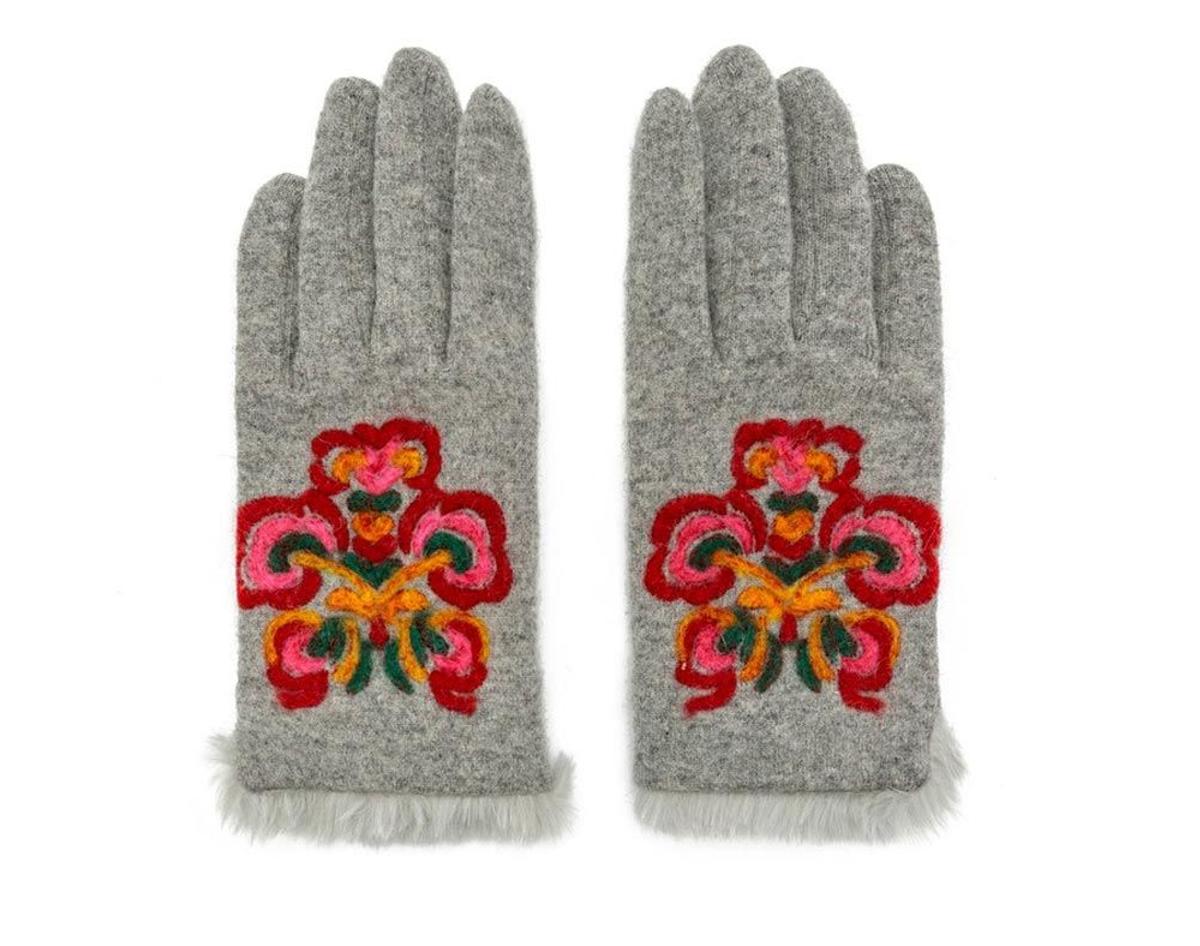 Guantes bordados. (Precio: 21 euros)