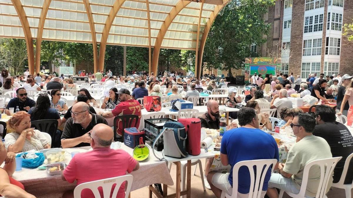 Sardiñada popular en las fiestas de Mera
