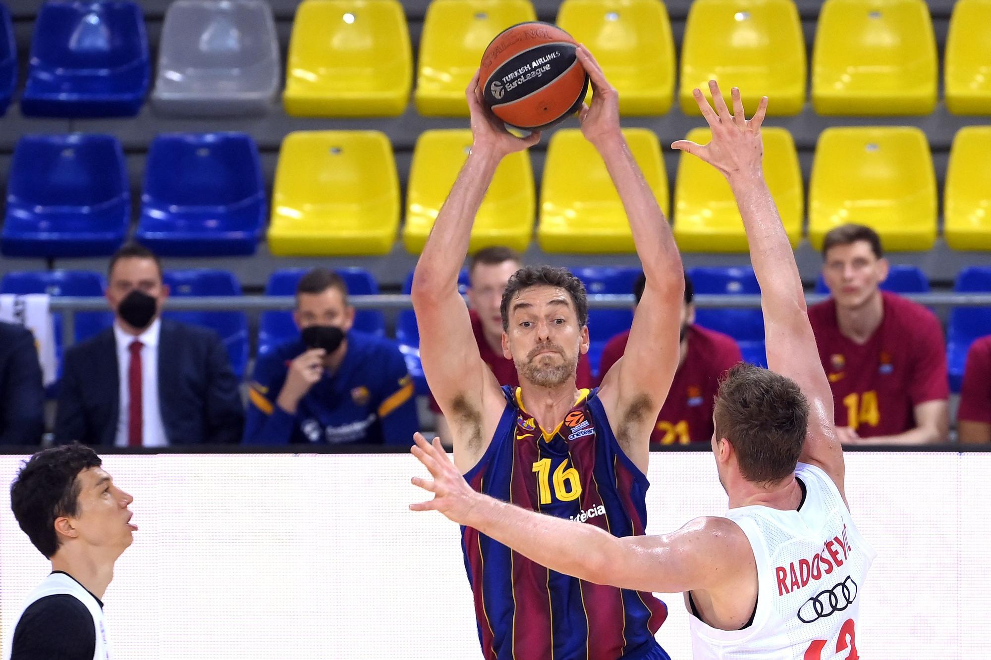 Pau Gasol en su primer partido en su segunda etapa en el Barça, casi 20 años después.