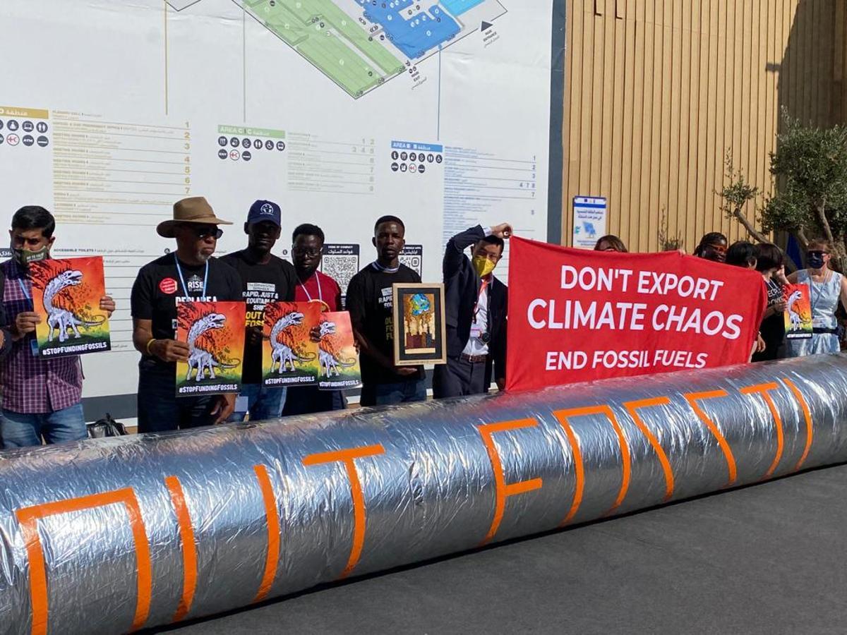 Protesta contra los combustibles fósiles en la cumbre del clima de Sharm el-Sheikh.