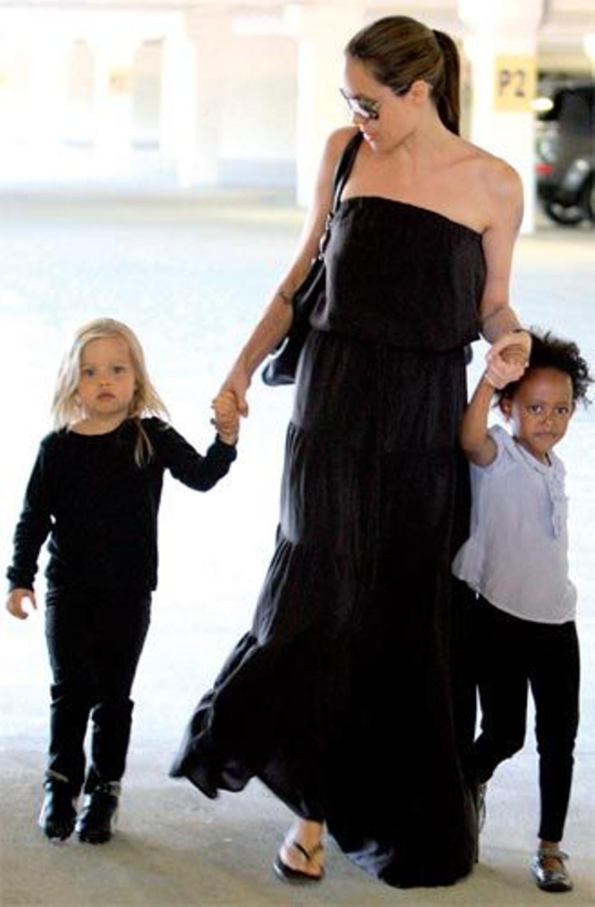 Angelina con Shiloh y Zahara