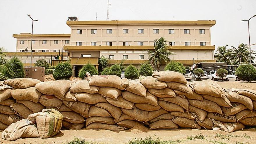 Un hotel transformado en cuartel militar