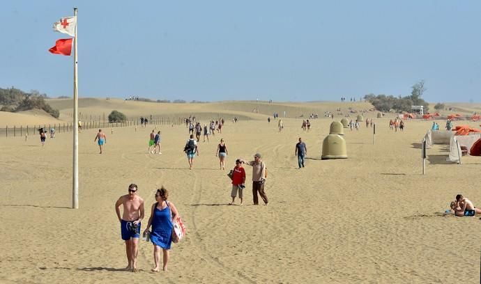 TURISTAS PUENTE CONSTITUCIÓN MASPALOMAS