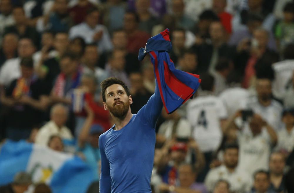 Messi marca al Madrid y se quita la camiseta