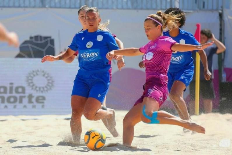 La canguesa (derecha) en una acción de juego. | // CEDIDA