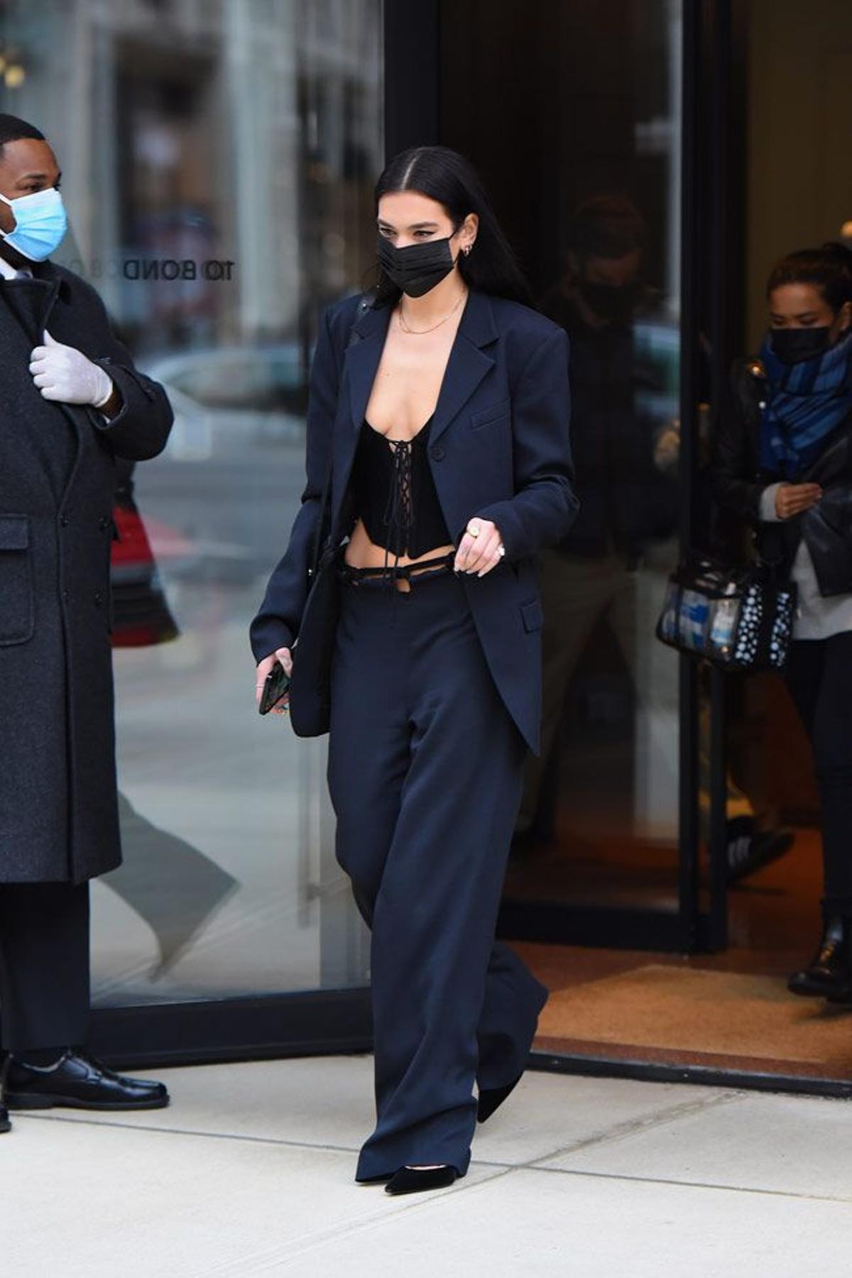 Con look 'total black' por Nueva York