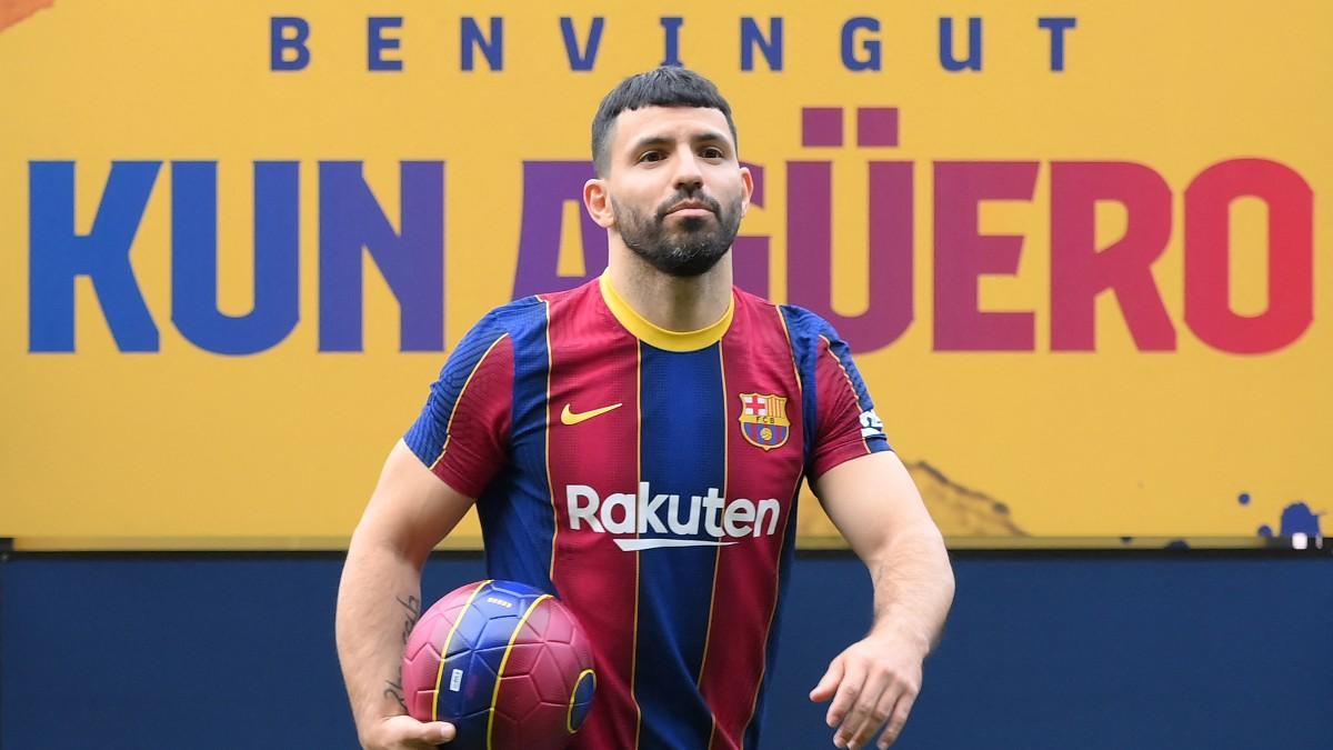 Las primeras imágenes del 'Kun' con la camiseta del Barça