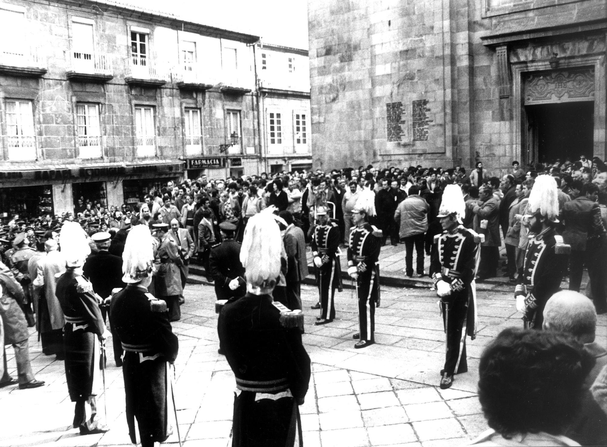 1983 Acto de la Reconquista junto a la Colegiata de Vigo Cameselle.jpg