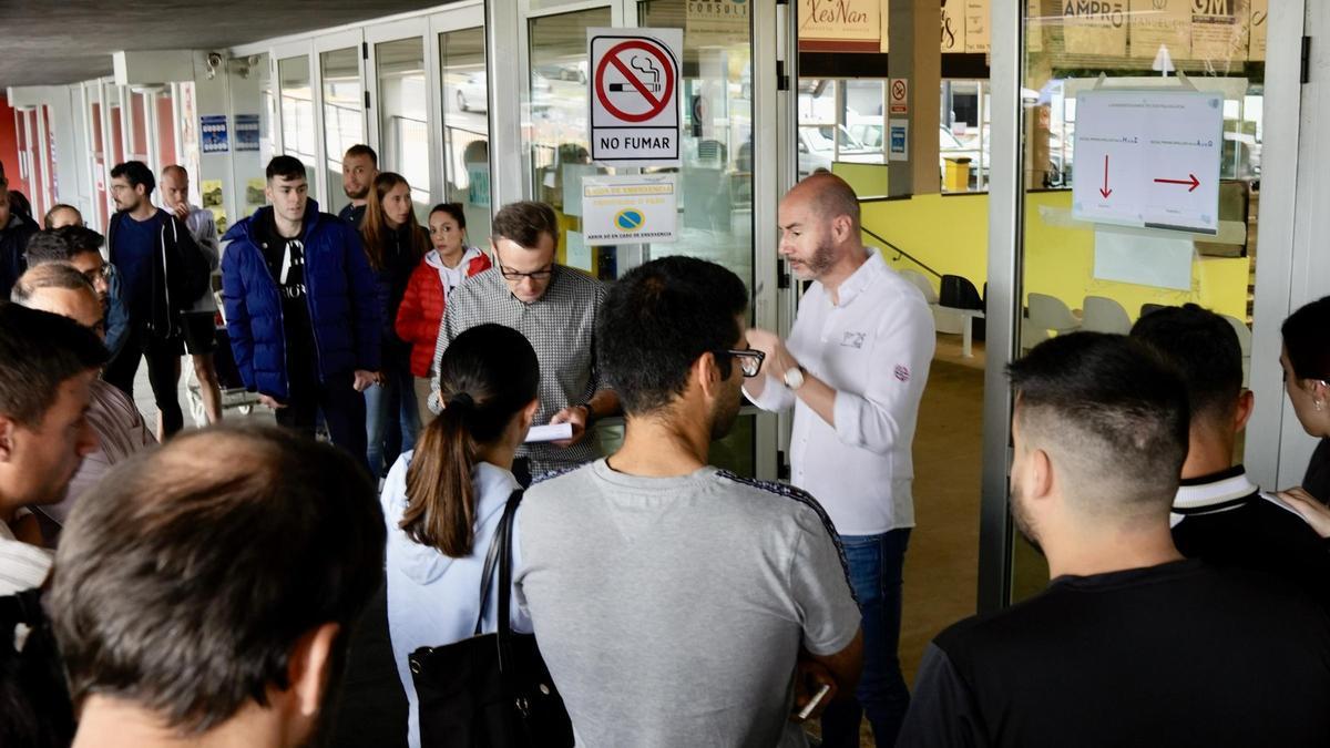 Pruebas teóricas en el Lalín Arena también suspendidas por un error en la impresión de los exámenes.
