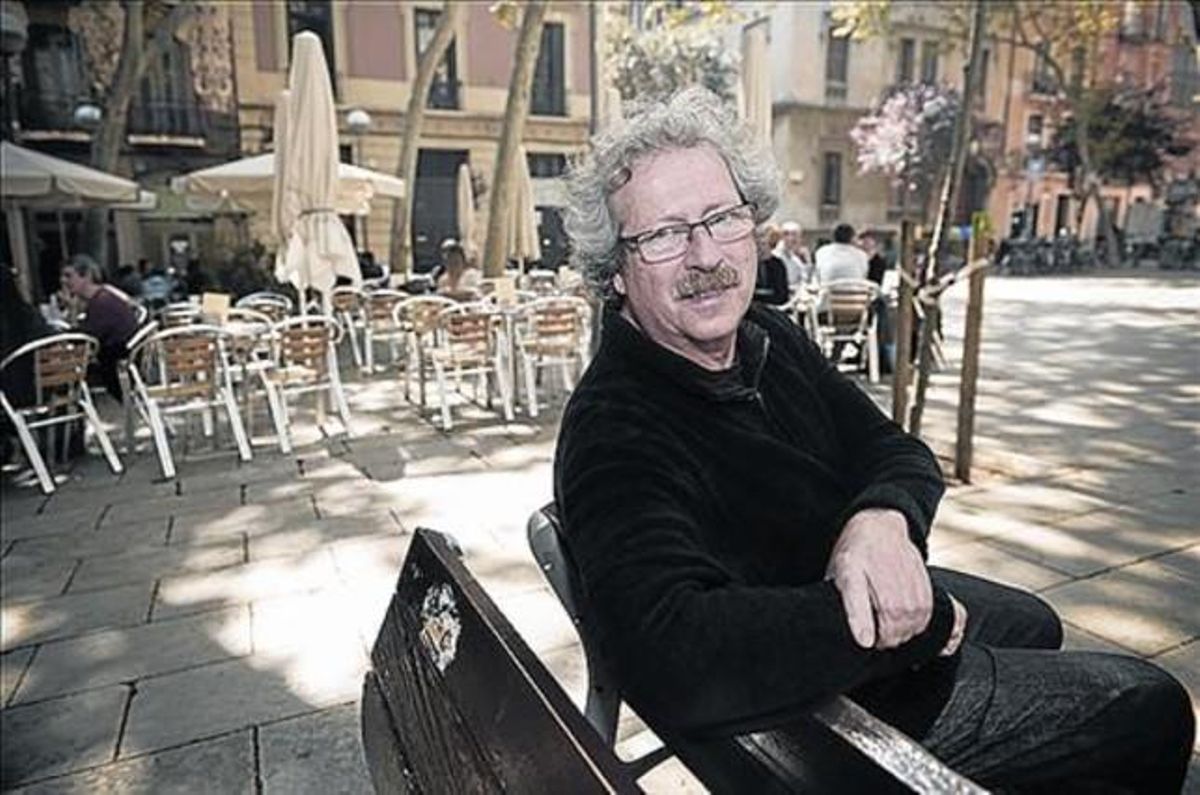 Implicació . Ricard Estruch, a la plaça de la Virreina de Gràcia.