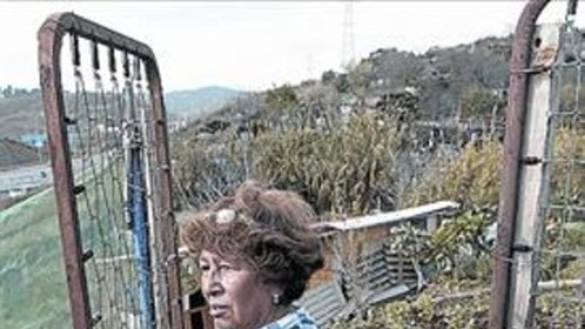 Ermes frente a su barraca, ayer por la mañana.